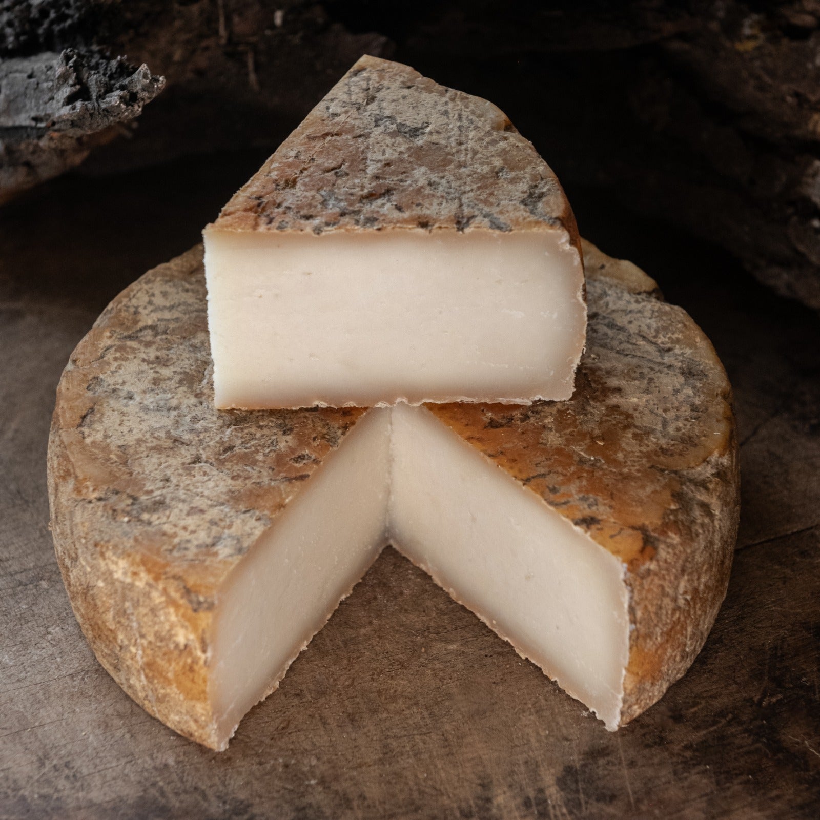 QUESO TOMME DE CABRA AHUMADO  x100gr
