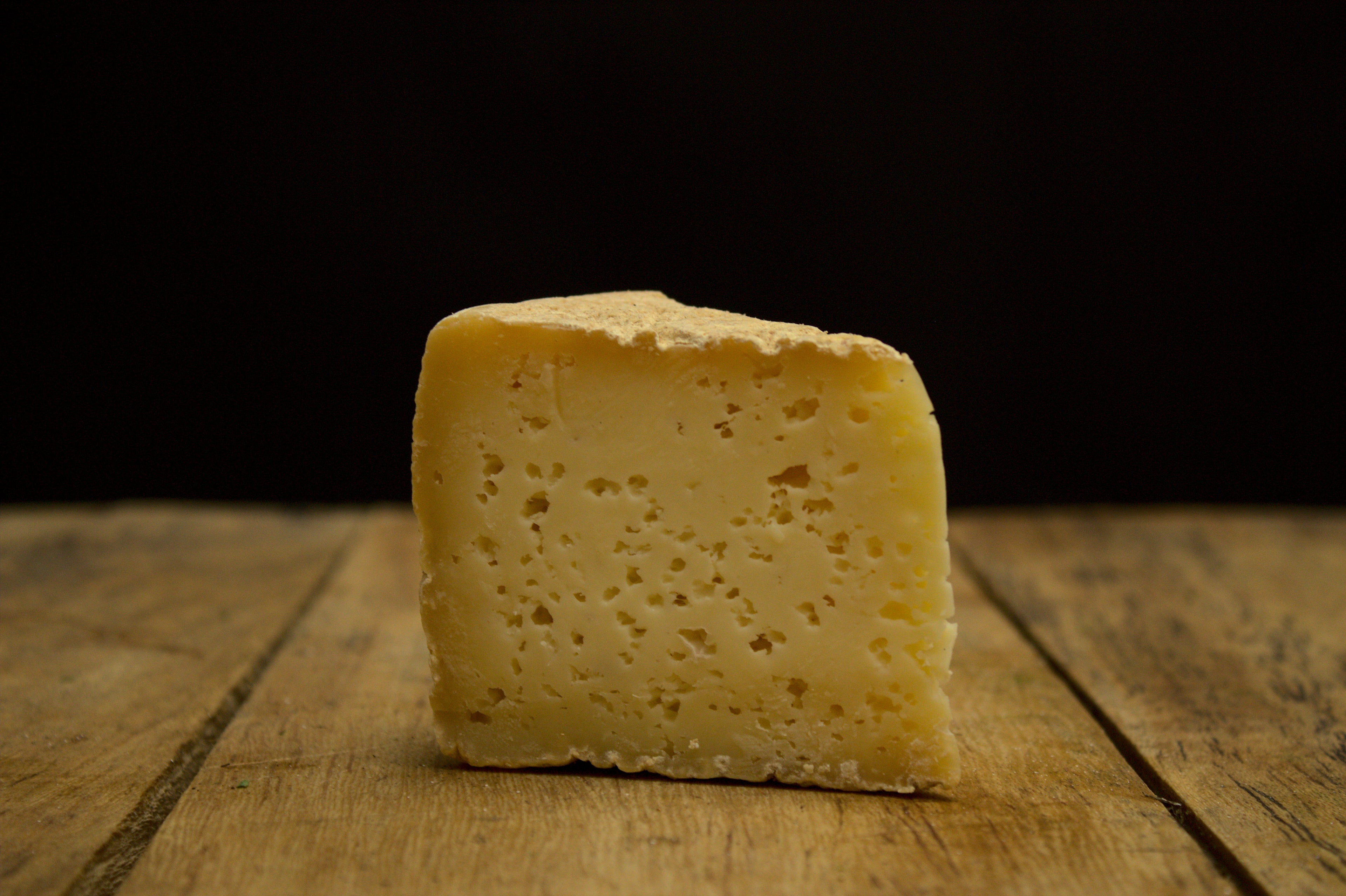 QUESO TOMME (vaca)  ARTESANAL 150 g